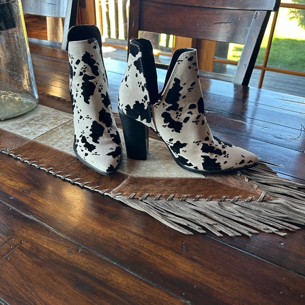 Qupid Black and Beige Heeled Boots - Picture 3 of 3